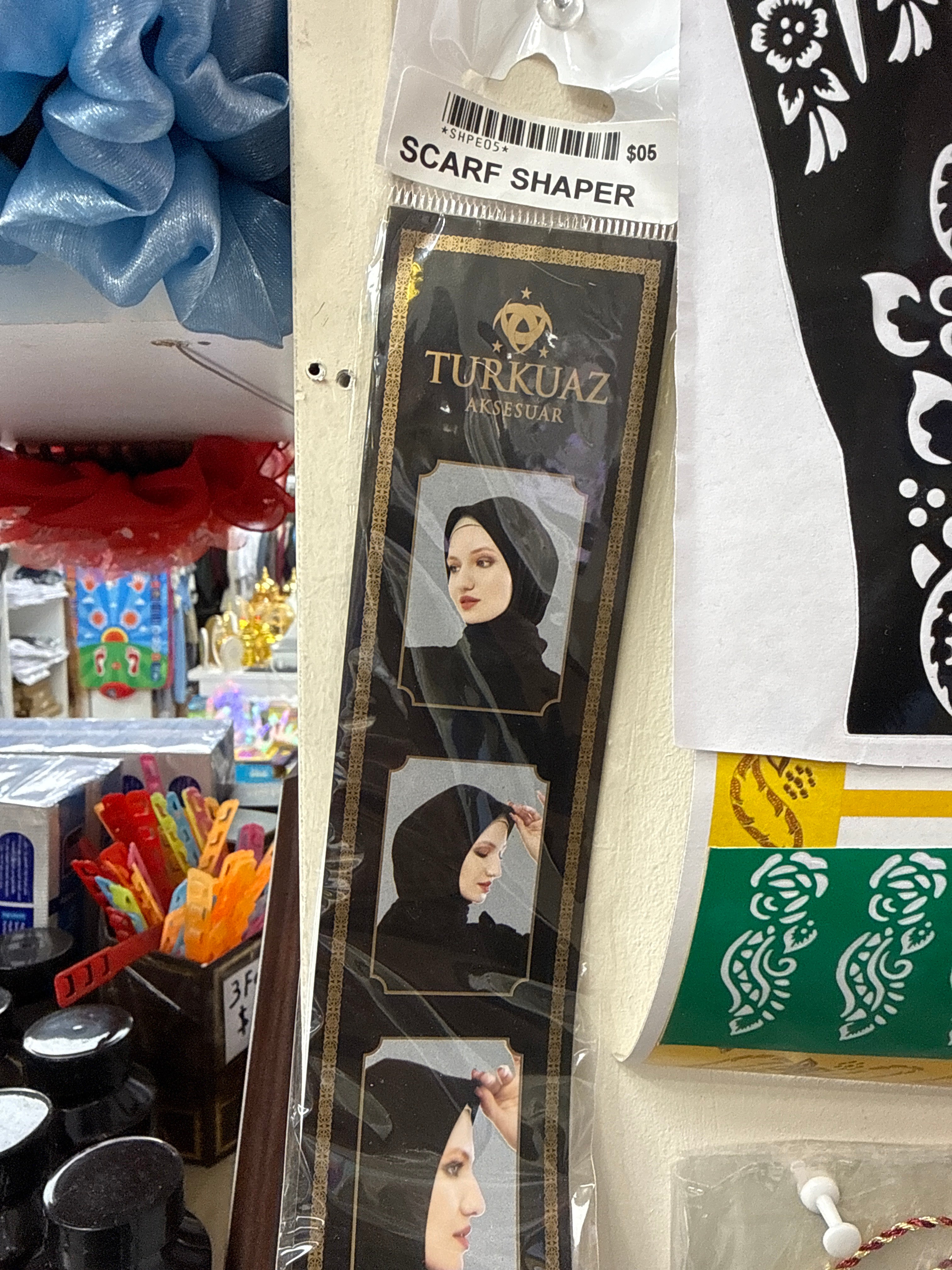 Scarf shaper