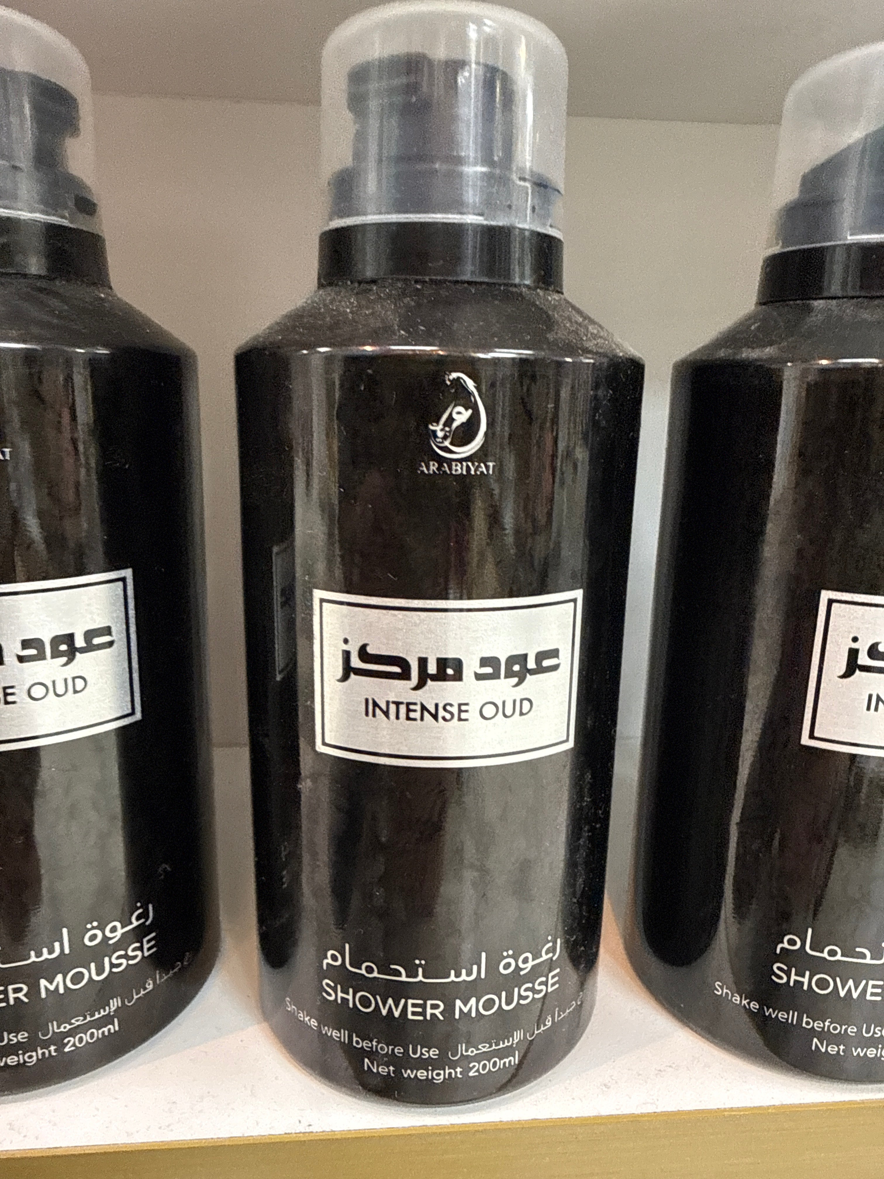 Oud intense shower mousse