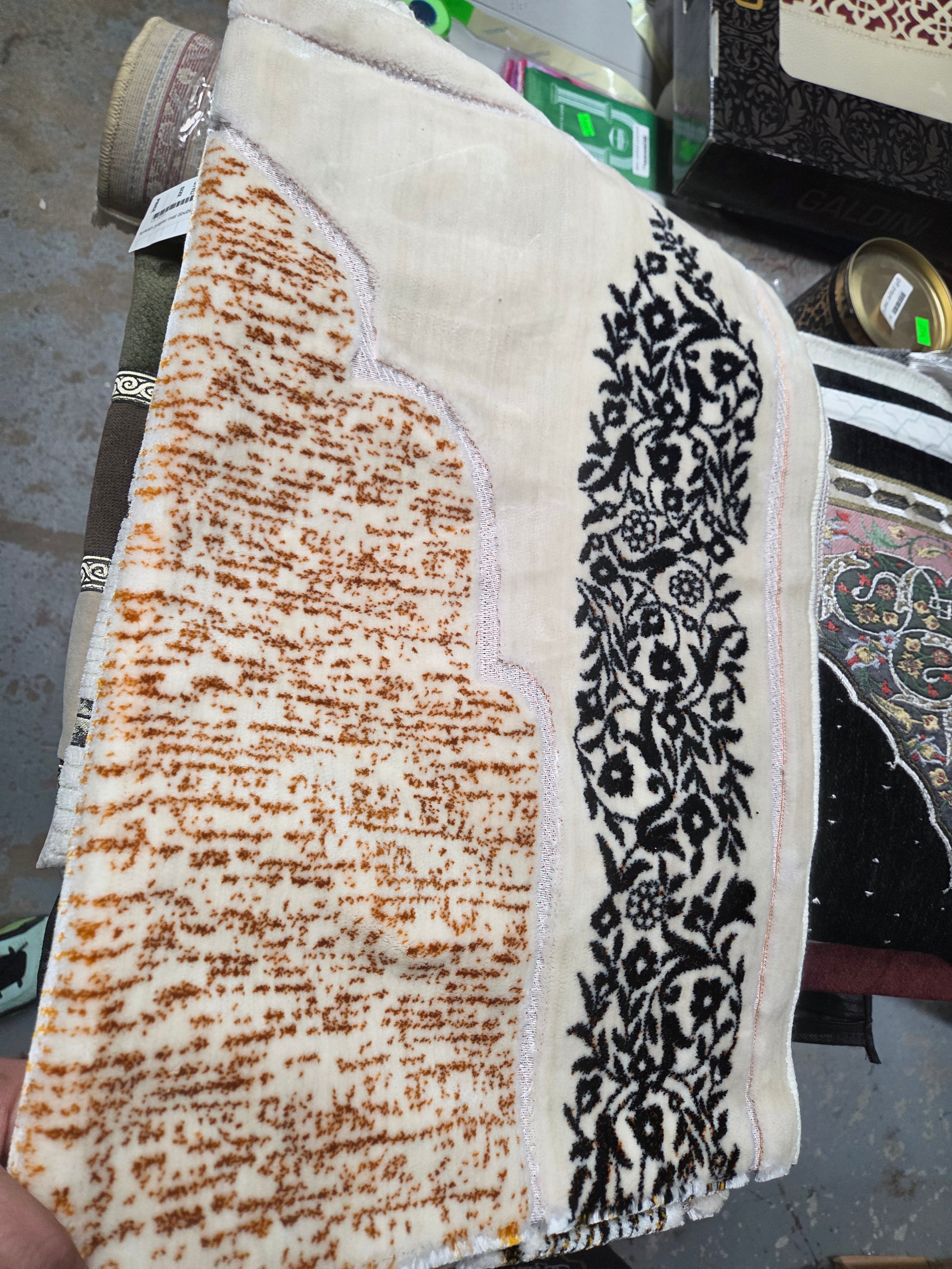 Velvet prayer mat