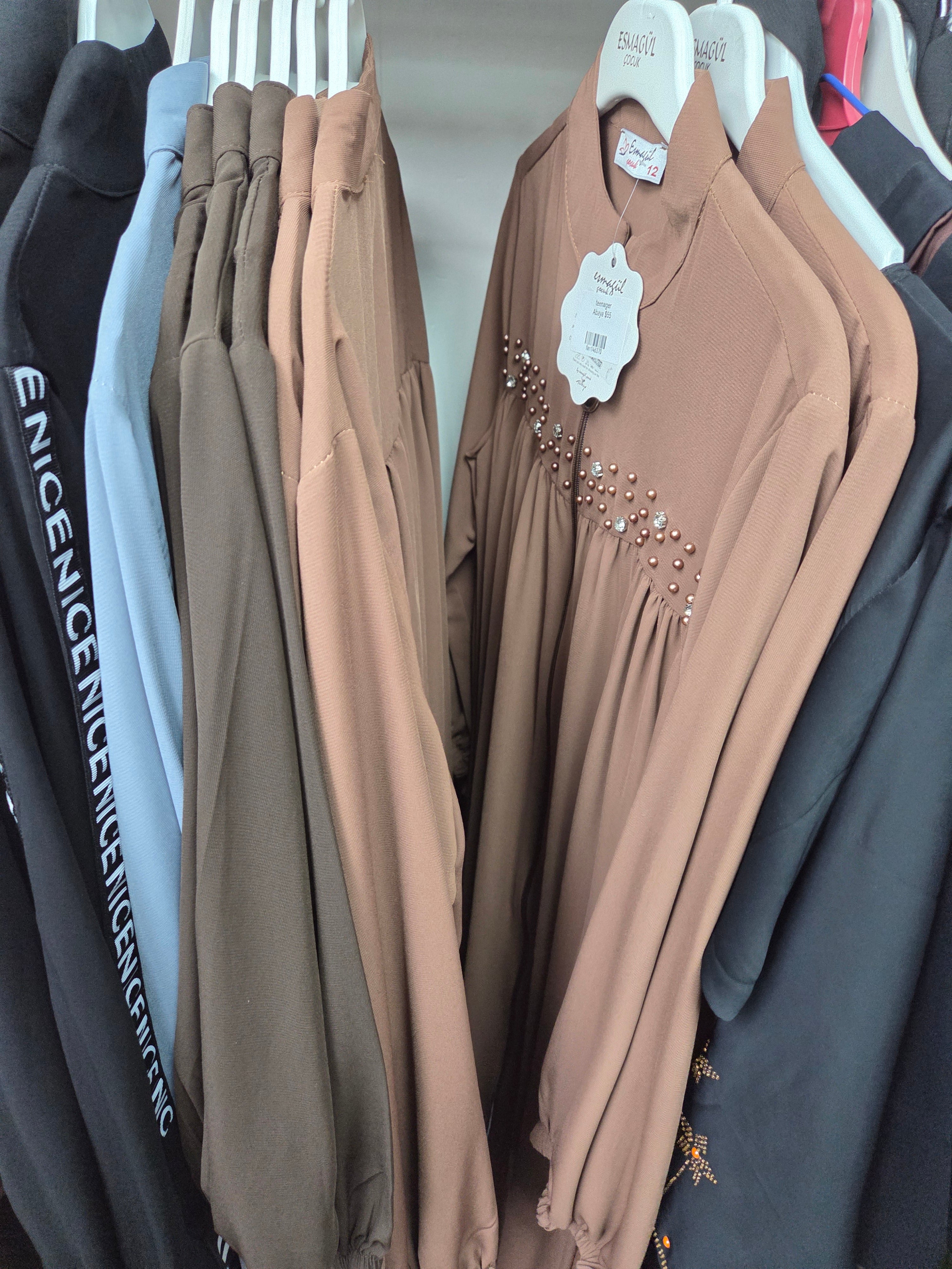 Teenager abaya